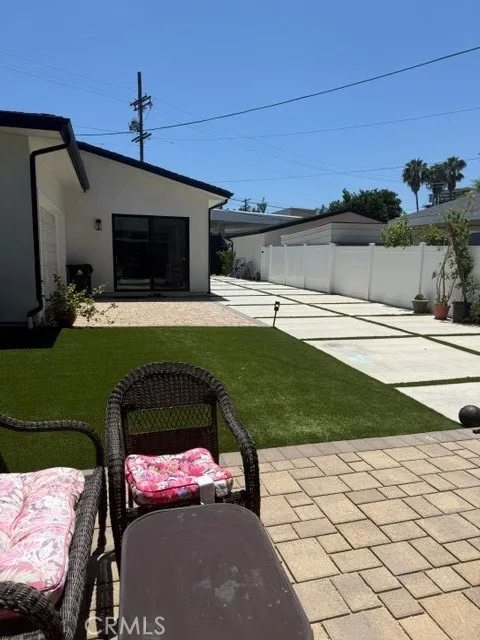 22520 Clarendon Woodland Hills, CA 91367
