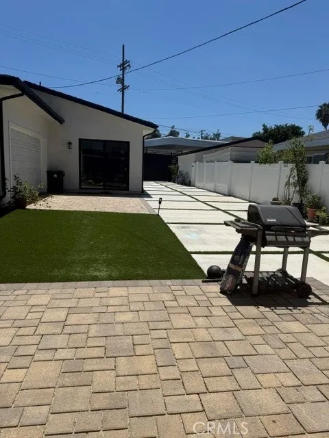 22520 Clarendon Woodland Hills, CA 91367