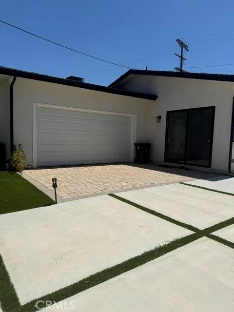 22520 Clarendon Woodland Hills, CA 91367