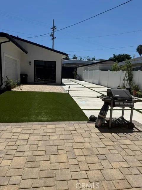 22520 Clarendon Woodland Hills, CA 91367