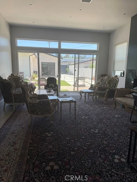 22520 Clarendon Woodland Hills, CA 91367
