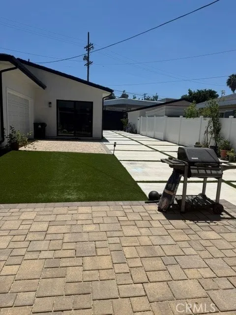 22520 Clarendon Woodland Hills, CA 91367