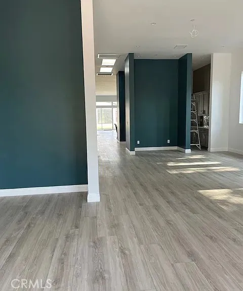 22520 Clarendon Woodland Hills, CA 91367