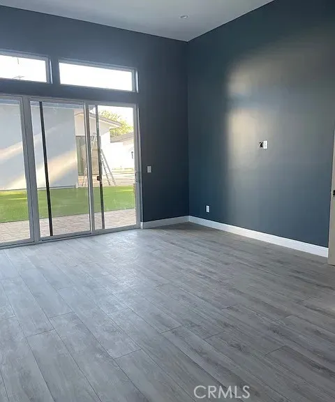 22520 Clarendon Woodland Hills, CA 91367