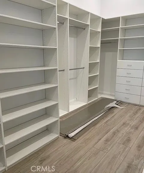 22520 Clarendon Woodland Hills, CA 91367