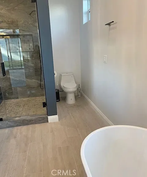 22520 Clarendon Woodland Hills, CA 91367