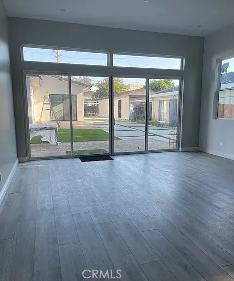 22520 Clarendon Woodland Hills, CA 91367