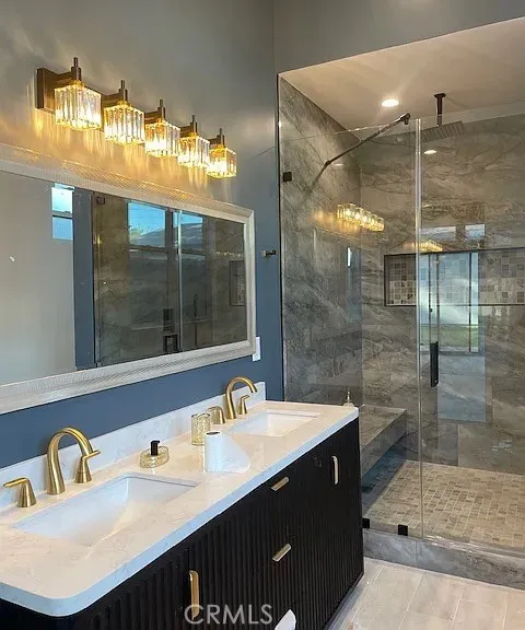 22520 Clarendon Woodland Hills, CA 91367