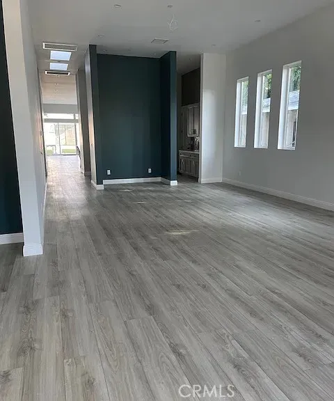 22520 Clarendon Woodland Hills, CA 91367