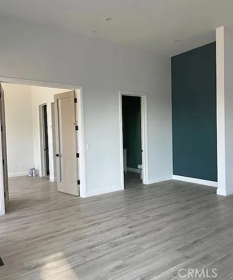 22520 Clarendon Woodland Hills, CA 91367