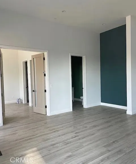 22520 Clarendon Woodland Hills, CA 91367