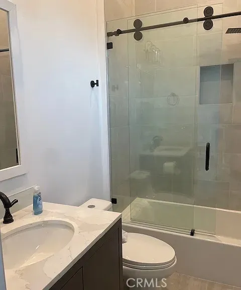 22520 Clarendon Woodland Hills, CA 91367