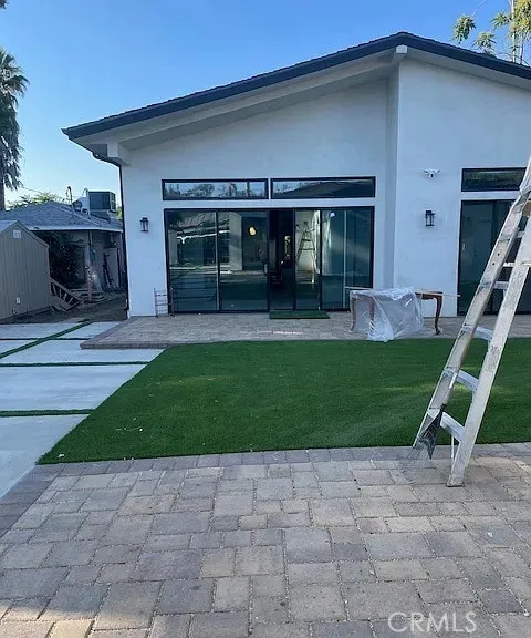 22520 Clarendon Woodland Hills, CA 91367