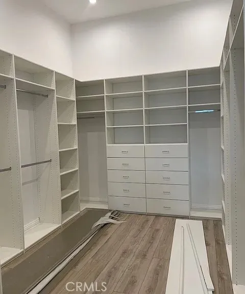 22520 Clarendon Woodland Hills, CA 91367