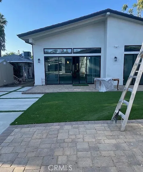 22520 Clarendon Woodland Hills, CA 91367