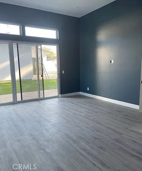 22520 Clarendon Woodland Hills, CA 91367