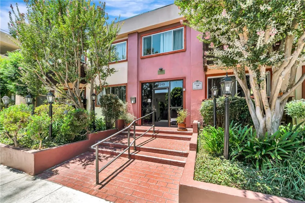 5349 Newcastle #56 Encino, CA 91316