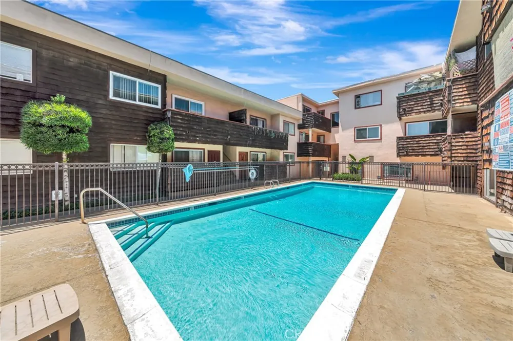 5349 Newcastle #56 Encino, CA 91316