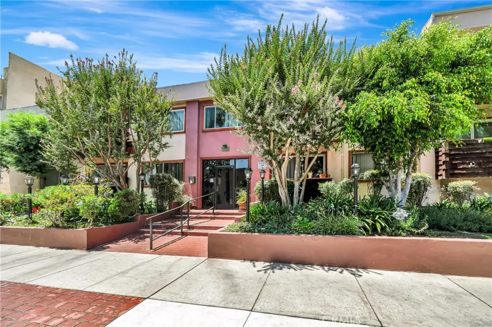 5349 Newcastle #56 Encino, CA 91316