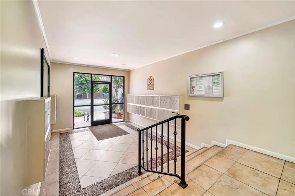 5349 Newcastle #56 Encino, CA 91316