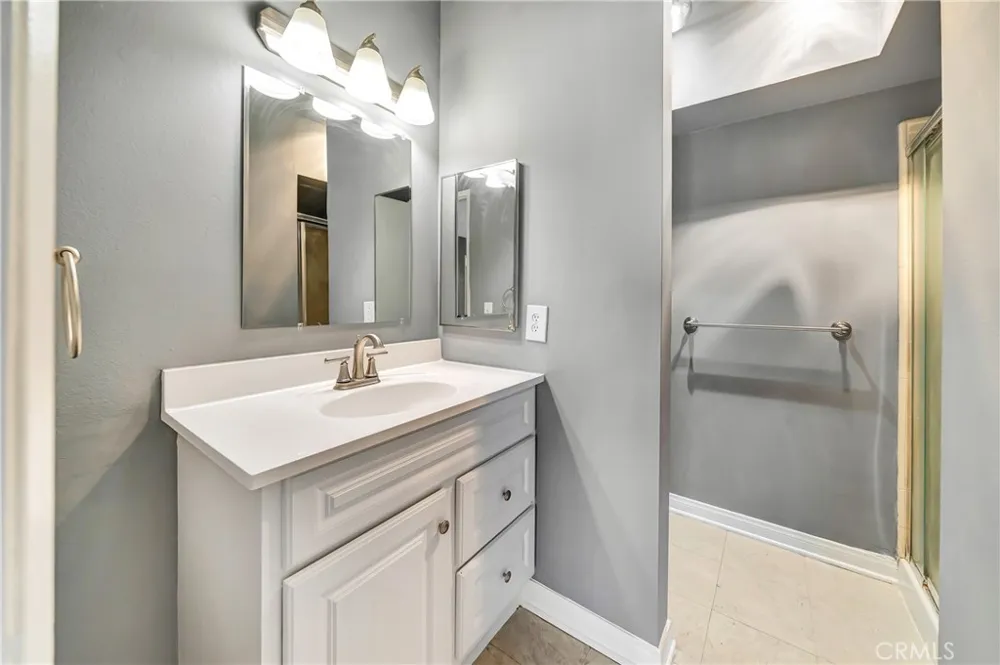 5349 Newcastle #56 Encino, CA 91316