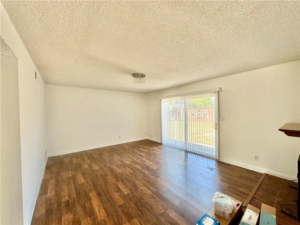 20355 Itasca Street Chatsworth, CA 91311