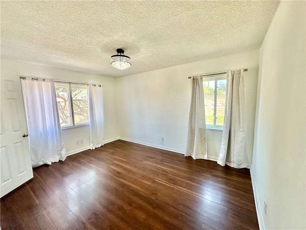 20355 Itasca Street Chatsworth, CA 91311