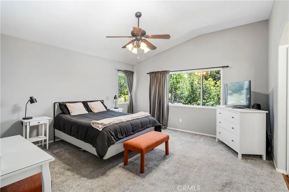 32208 Big Oak Castaic, CA 91384