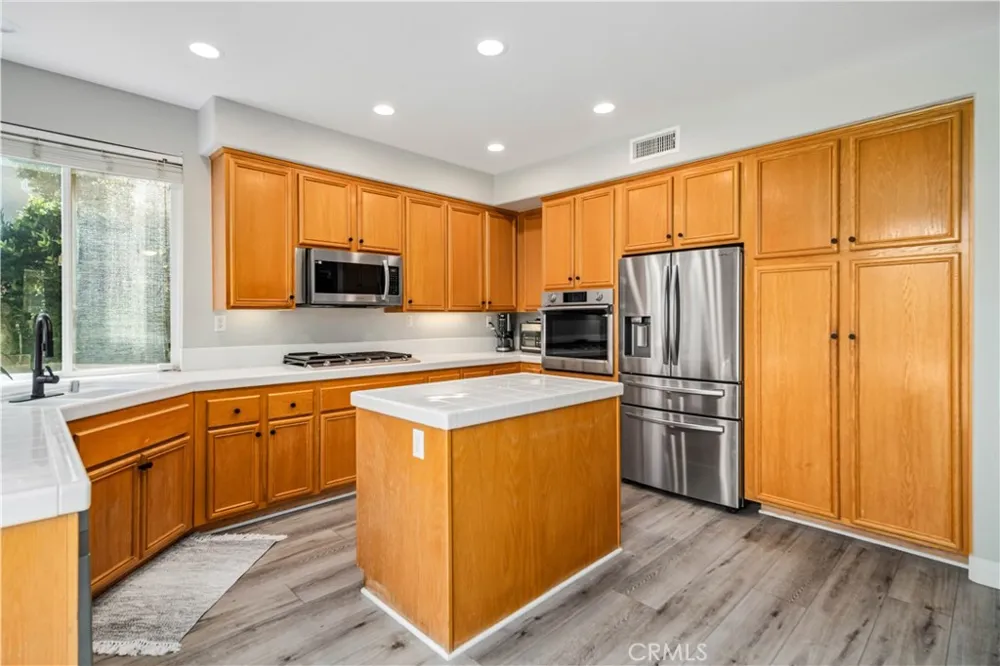 32208 Big Oak Castaic, CA 91384
