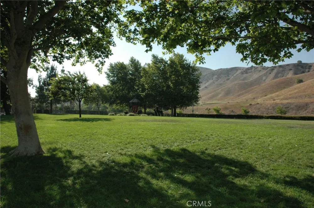 19608 Shadow Glen Circle Northridge, CA 91326