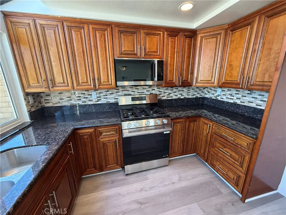 19608 Shadow Glen Circle Northridge, CA 91326