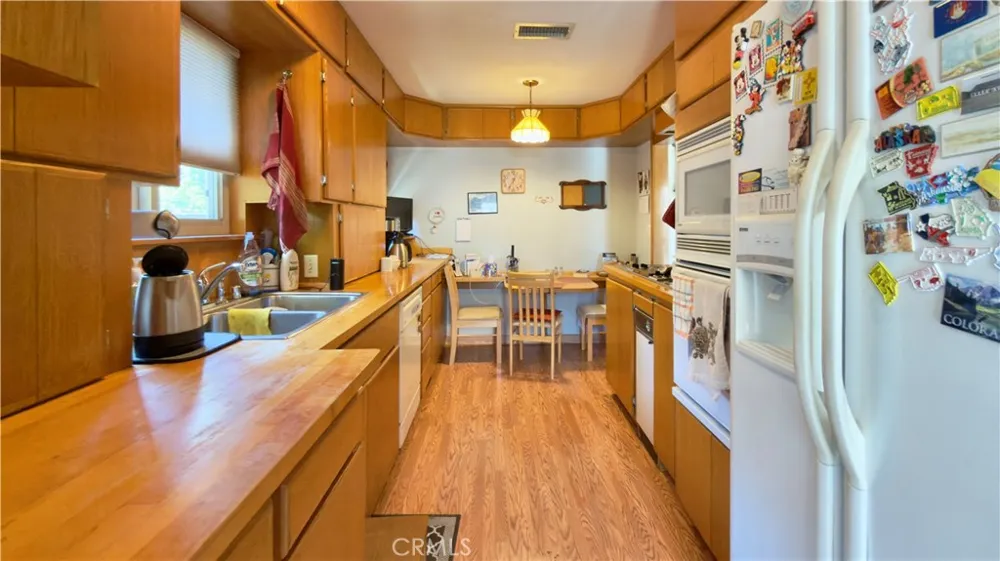 16029 Chatsworth Granada Hills, CA 91344