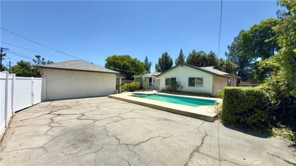 16029 Chatsworth Granada Hills, CA 91344