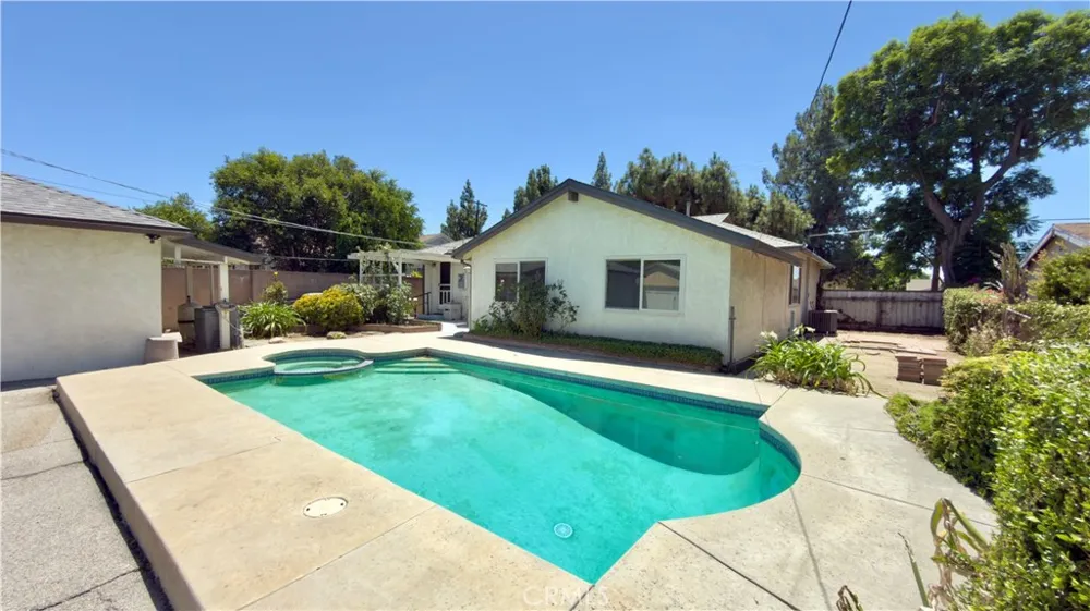 16029 Chatsworth Granada Hills, CA 91344