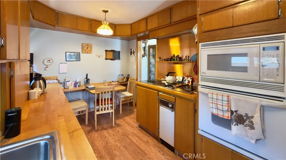 16029 Chatsworth Granada Hills, CA 91344