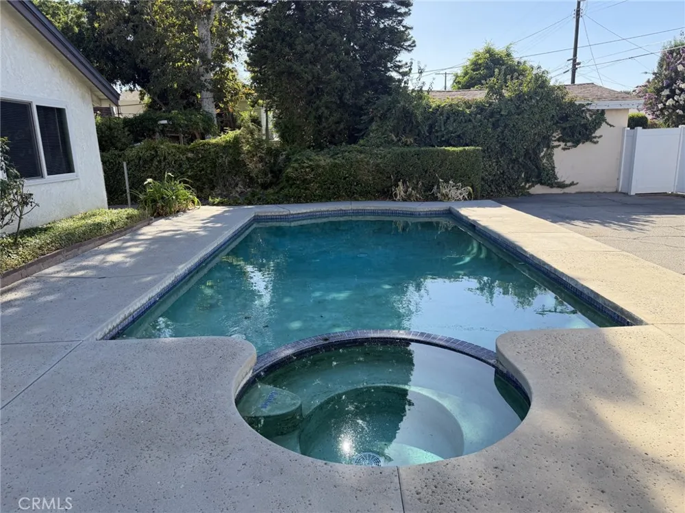 16029 Chatsworth Granada Hills, CA 91344