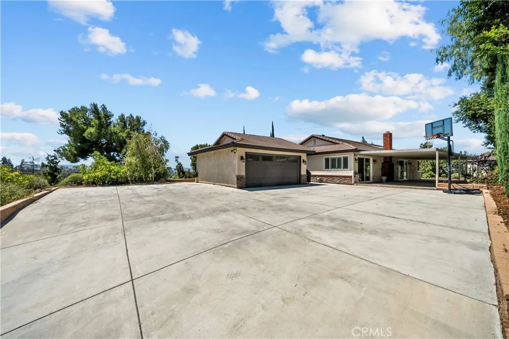 1243 S Stephora Glendora, CA 91740