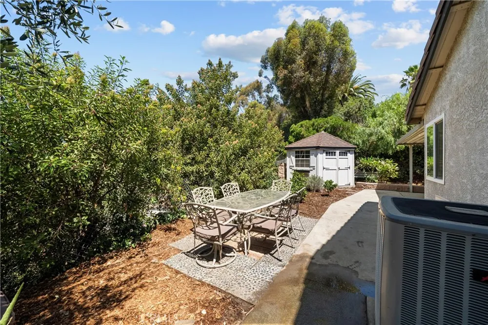 1243 S Stephora Glendora, CA 91740