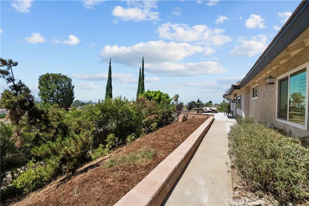 1243 S Stephora Glendora, CA 91740