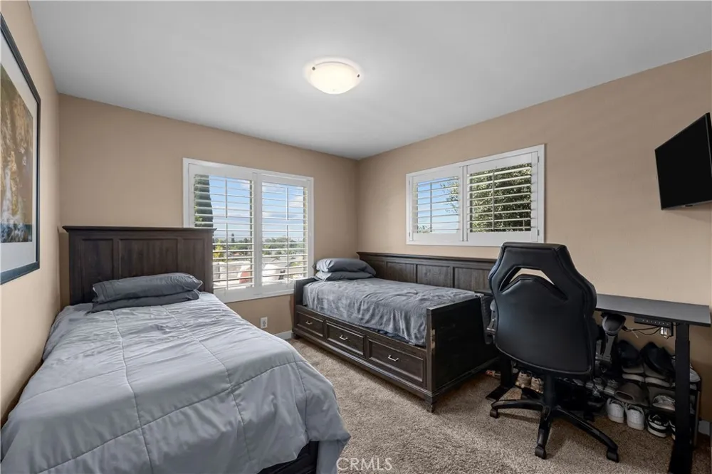 1243 S Stephora Glendora, CA 91740