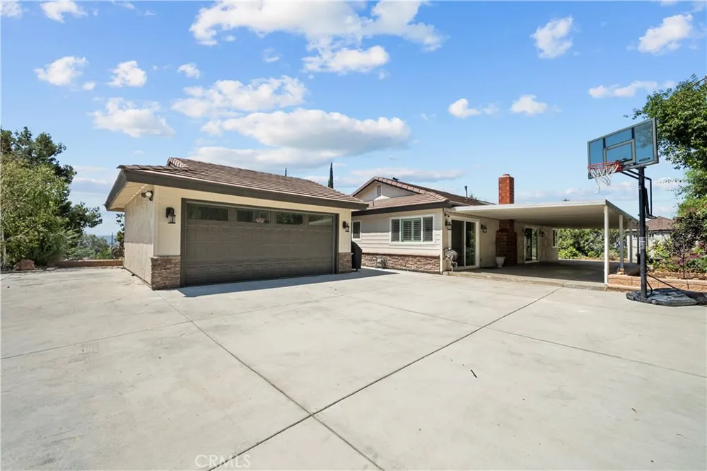 1243 S Stephora Glendora, CA 91740