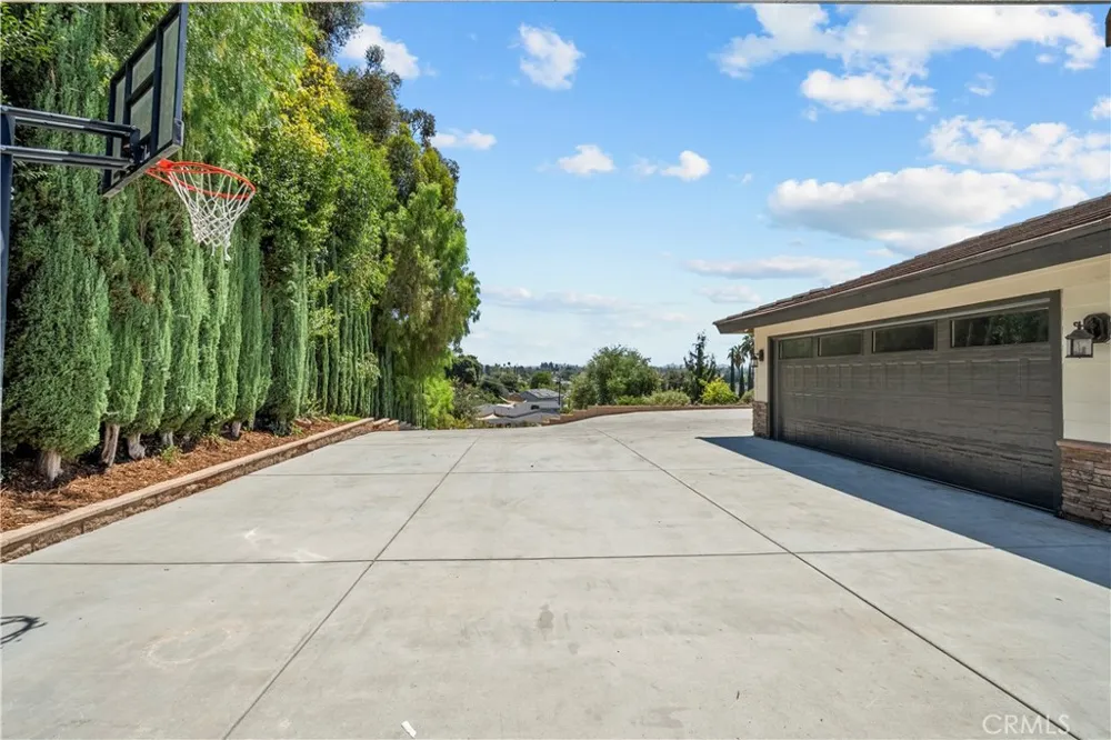 1243 S Stephora Glendora, CA 91740