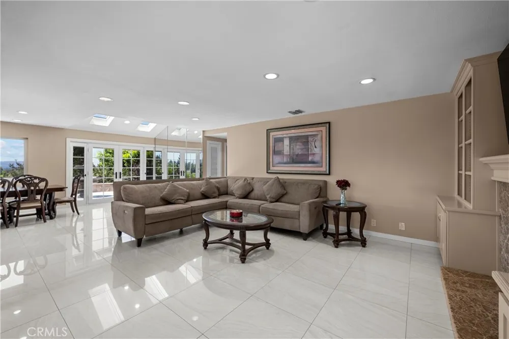 1243 S Stephora Glendora, CA 91740