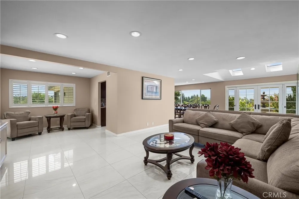 1243 S Stephora Glendora, CA 91740