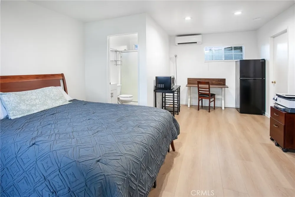 23340 Hartland Street West Hills, CA 91307
