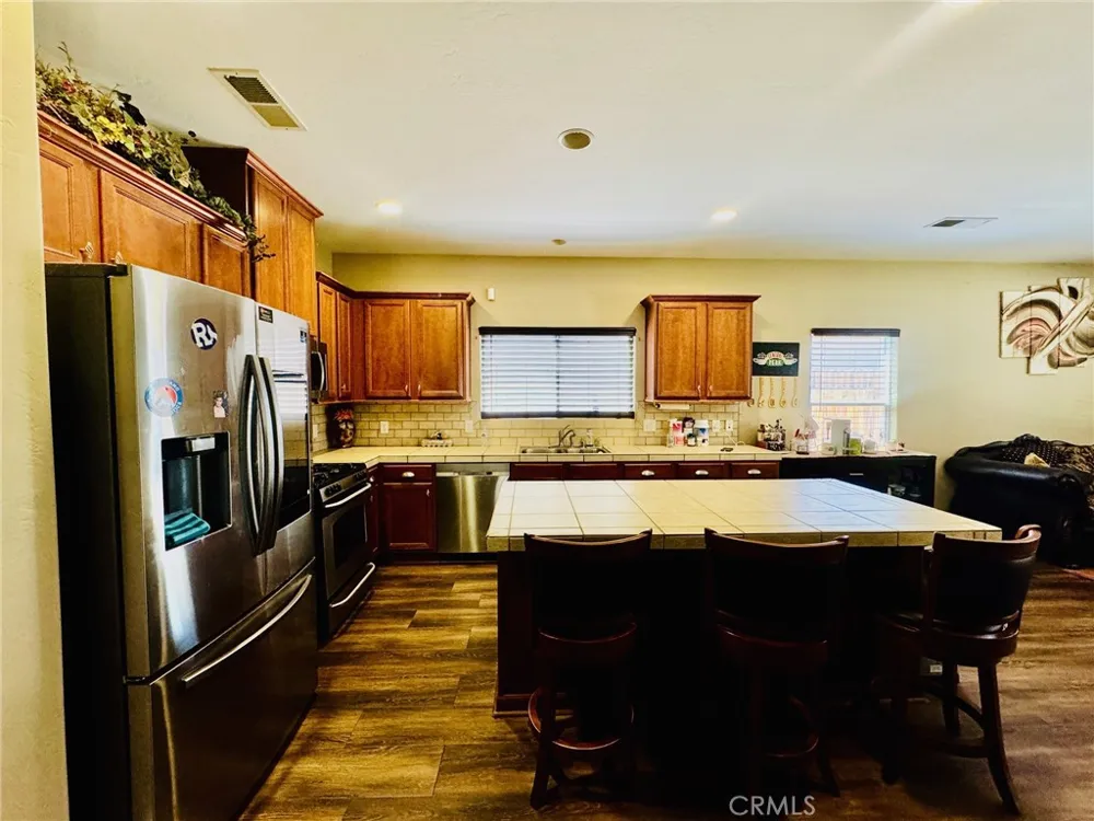 2404 Sosa Drive Bakersfield, CA 93313