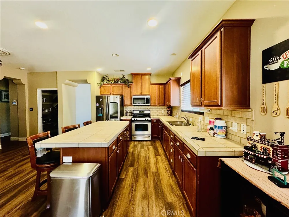 2404 Sosa Drive Bakersfield, CA 93313