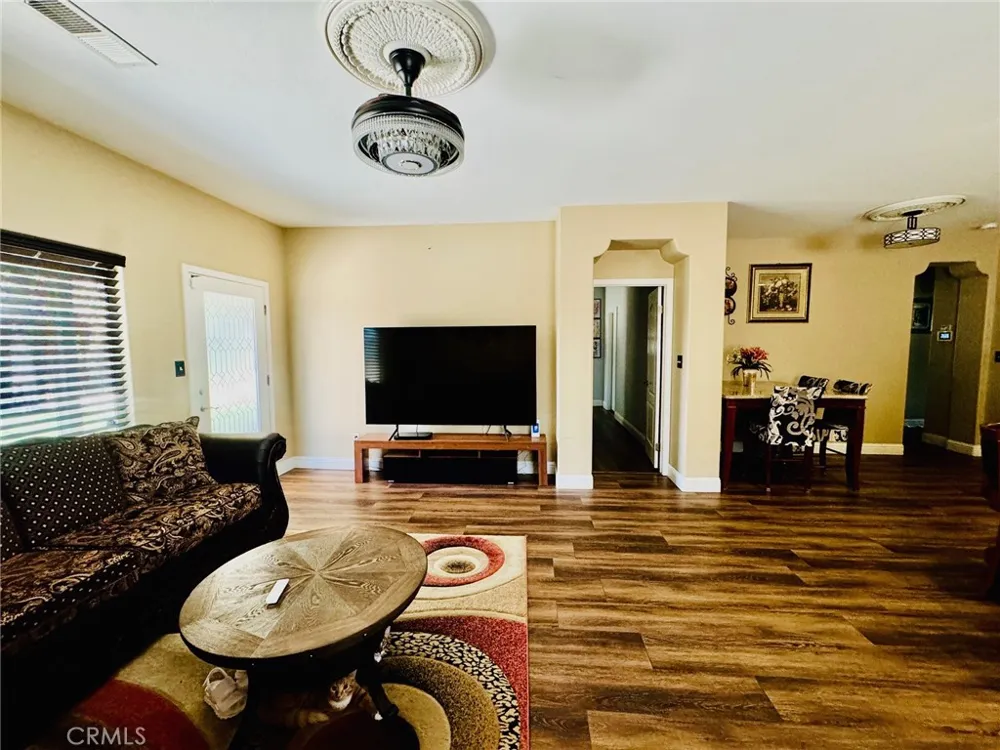 2404 Sosa Drive Bakersfield, CA 93313