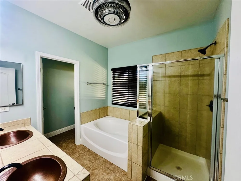 2404 Sosa Drive Bakersfield, CA 93313