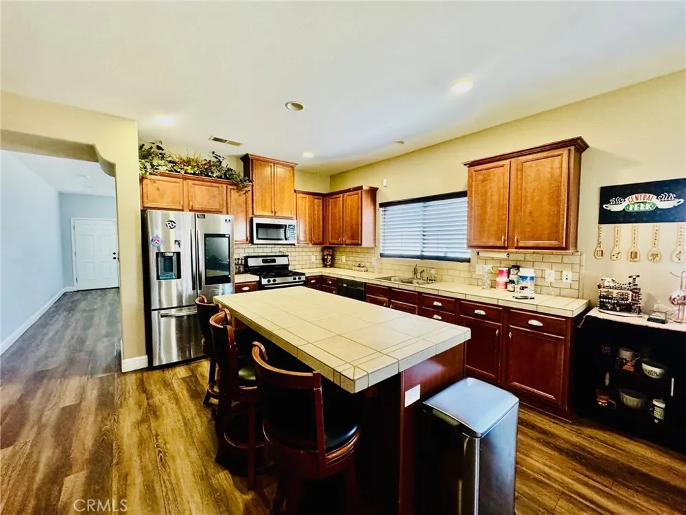 2404 Sosa Drive Bakersfield, CA 93313